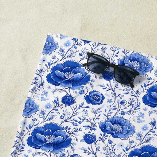 Serviette De Plage Rococo Blue Floral Elegance Nom du monogramme (En situation)