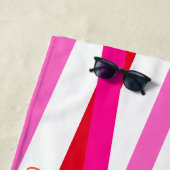 Serviette De Plage Rose Blanc Rouge Motif Monogramme Enterrement de V (En situation)