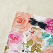 Serviette De Plage Rose Blush Floral Personnalisé Juste Marié (En situation)