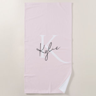 Serviette De Plage Rose Blush moderne Nom du monogramme personnalisé