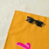 Serviette De Plage Rose chaud et orange personnalisé (En situation)
