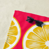 Serviette de plage rose jaune tranche de citron de (En situation)