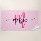 Serviette De Plage Rose vif Moderne Écriture Féminine Monogramme Nom (Devant)