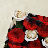 Serviette De Plage RosesRougesEtBlanches (En situation)