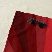 Serviette de plage rouge à illusion d'optique (En situation)