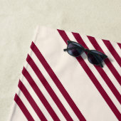 Serviette De Plage Rouge bordeaux et beige cinq rayures motif (En situation)