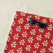 Serviette de plage rouge fleurs (En situation)