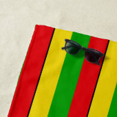 Serviette De Plage Rouge Jaune et Vert Rayé Rasta (En situation)