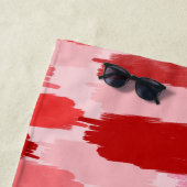 Serviette De Plage Rouge rose Abstrait brosses Motif Monogramme (En situation)