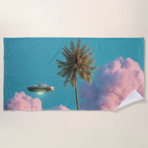 Serviette De Plage Scène surréaliste de montagnes avec palmier et OVN
