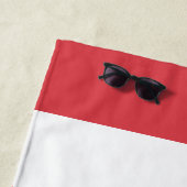 Serviette De Plage Script de bandes blanches magenta rose personnalis (En situation)