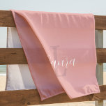 Serviette De Plage Script de nom de monogramme rose vif personnalisé<br><div class="desc">Moderne rose roux monogrammé et nom serviette de plage personnalisée avec un script blanc chic féminin signature.</div>