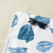 Serviette De Plage Sea Shell Watercolor Nautical Monogram Initial (En situation)