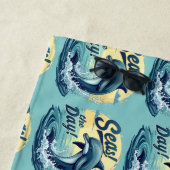 Serviette De Plage Seas Day Retro Dolphin Océan esthétique (En situation)