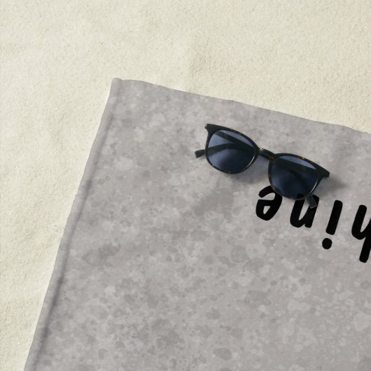 Serviette De Plage Silver Sable Chien Berger Allemand Avec Nom Person (En situation)