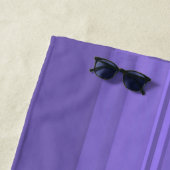 Serviette De Plage Simple Fleur Violette sur Croix Moderne (En situation)