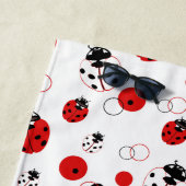 Serviette De Plage Simple Motif Ladybug rouge, noir et blanc (En situation)