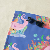 SERVIETTE DE PLAGE SIRÈNE AUX CHEVEUX ROSES (En situation)