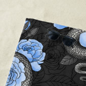 Serviette De Plage Snakes and blue roses (En situation)
