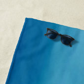 Serviette de plage solitaire de cygne muet (En situation)