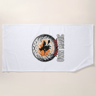 Serviette De Plage Sorcière d'Halloween possède un design de chemise