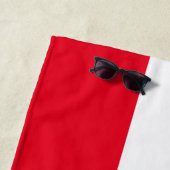 Serviette De Plage Sporty Bright Red White Nautical Summer Stripes (En situation)