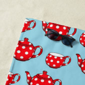 Serviette De Plage Spotty Red Teapot et tasses Motif bleu (En situation)