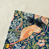Serviette De Plage Strawberry Thief (par William Morris) (En situation)
