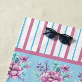 Serviette De Plage Stripes joueuses et bouquets roses (En situation)