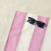 Serviette De Plage Style chalet rosé et blanc rayures victoriennes (En situation)