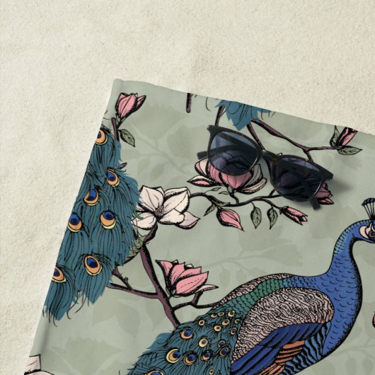 Serviette De Plage Style Peacock et Flower Bridesmaid Sage Green (En situation)