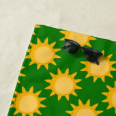 Serviette De Plage Sunshine Sun Pattern Design On Green  (En situation)
