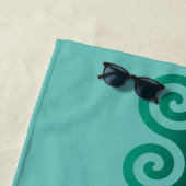 Serviette De Plage Symbole celtique antique Triskele vert (En situation)