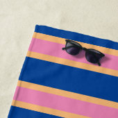 Serviette De Plage Tangerine rose Blanc moderne Preppy Stripes Plage (En situation)