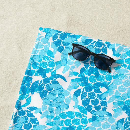 Serviette De Plage Tapa hawaïen de tortue de mer de Honu - turquoise (En situation)