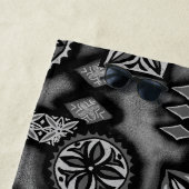 Serviette De Plage Tapa primitif Hawaïen Warriian - Gris (En situation)