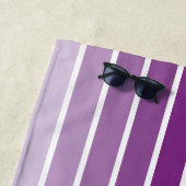 Serviette De Plage Tendance Violet et Jaune Rayures Monogramme Nom (En situation)