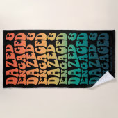 Serviette De Plage Texte de dégradé rétroactif endommagé personnalisé (Devant)