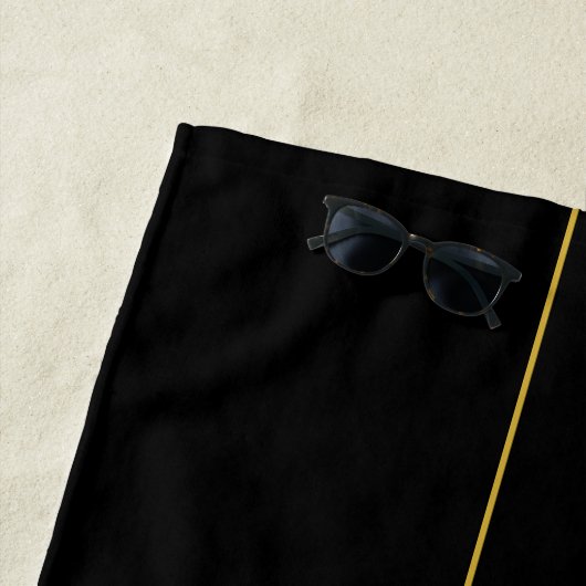 Serviette De Plage Texte et lignes Gold personnalisables (En situation)