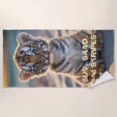 Serviette De Plage Tiger Cub "SOLEIL, SABLE ET STRIPES" (Devant)