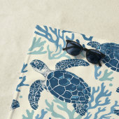 Serviette De Plage Tortues marines bleues et crémeuses Personnalisées (En situation)