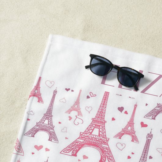 Serviette De Plage Tours et coeurs Eiffel personnalisés (En situation)