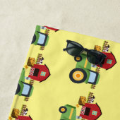 Serviette De Plage Tracteur vert mignon et grange rouge (En situation)