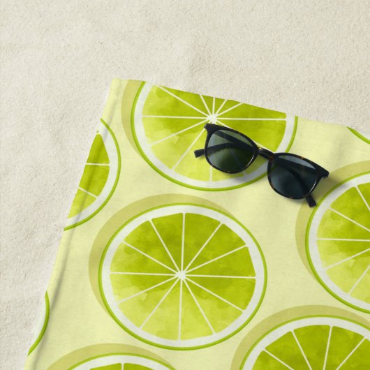 Serviette De Plage Tranches de chaux sur Jaune clair (En situation)