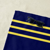 Serviette De Plage Trois bandes d'or pour l'équipage - Ajouter un nom (En situation)