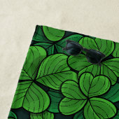 Serviette De Plage Trouvez le trèfle chanceux (En situation)