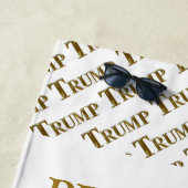 SERVIETTE DE PLAGE TRUMP 2024 (En situation)