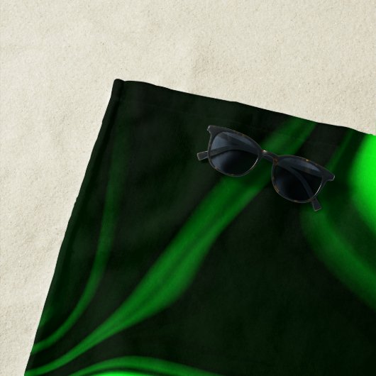 Serviette De Plage Tu plies and folds green nickeled on dark (En situation)