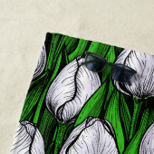 Serviette De Plage Tulières blanches avec feuilles verts (En situation)