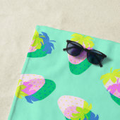 Serviette De Plage Turquoise aux fraises (En situation)